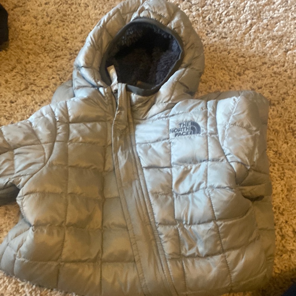 Kids snowsuit only worn once! Great condition no stains or rips